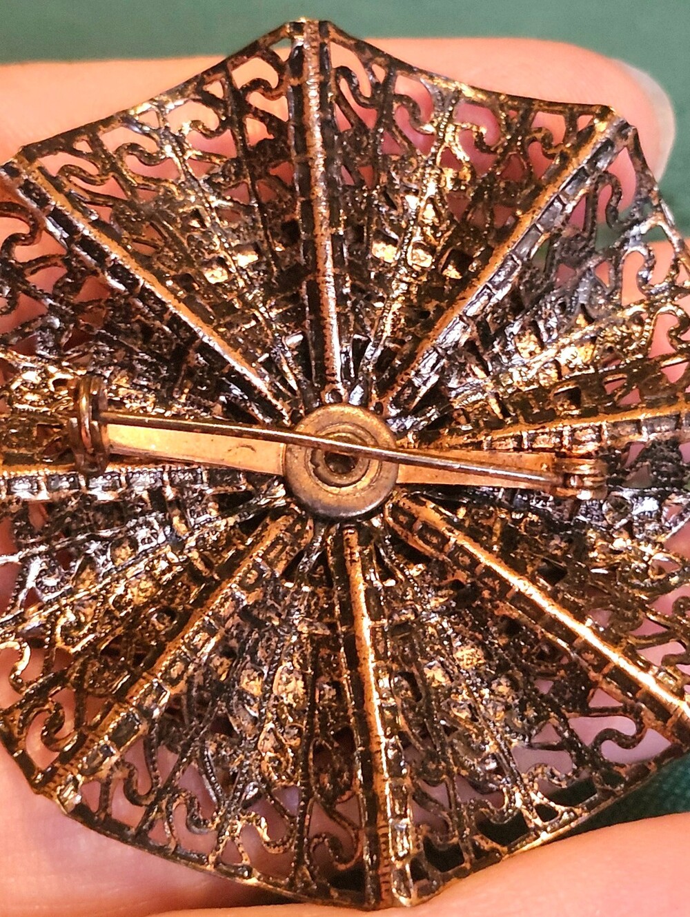 Vintage 1960s Copper & Glitter Confetti Lucite Starburst Necklace & Brooch - Picture 10 of 10